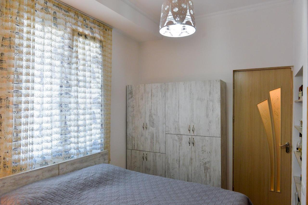 Apartment On Rustaveli Avenue Kutaisi Exterior photo
