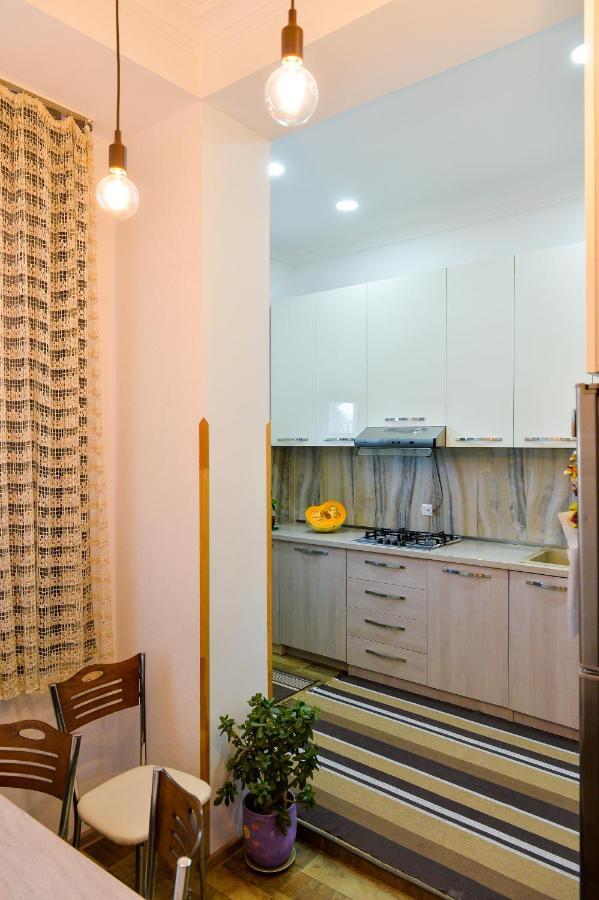 Apartment On Rustaveli Avenue Kutaisi Exterior photo