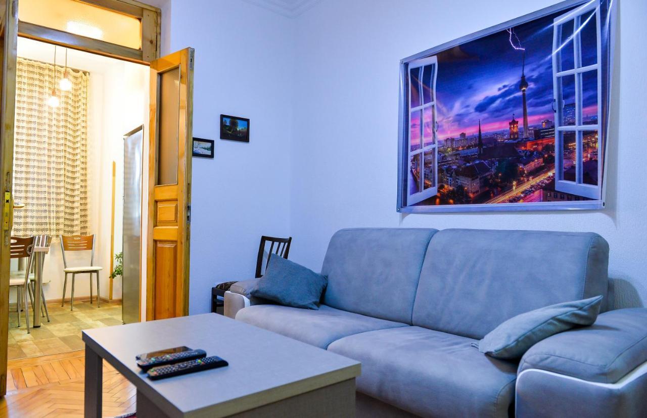 Apartment On Rustaveli Avenue Kutaisi Exterior photo